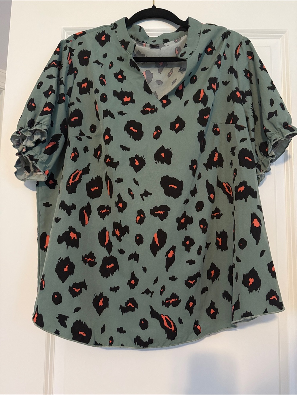 SHEIN Green Leopard Print V-Neck Blouse with Coral Accents Size 2X